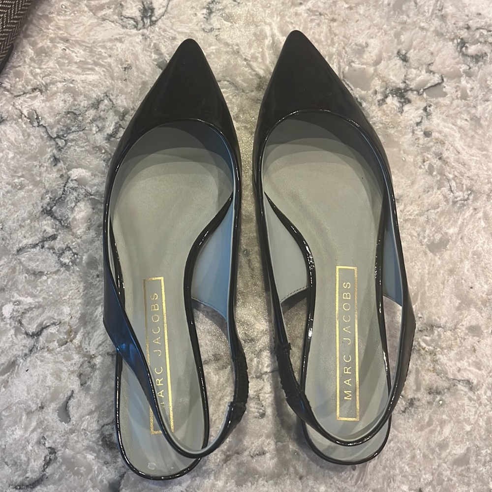 Marco jacobs sling back, super elegant and easy to style with anything.